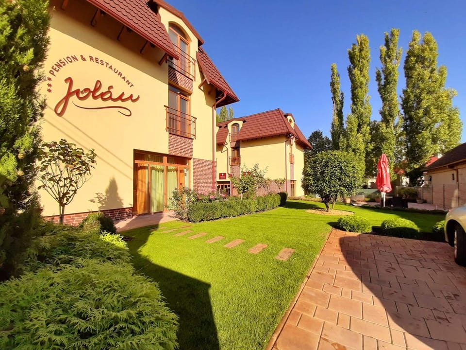 Property building, Facade/entrance, Garden