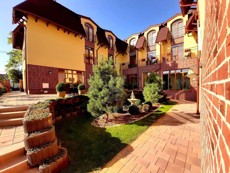 Property building, Patio, Facade/entrance, Garden
