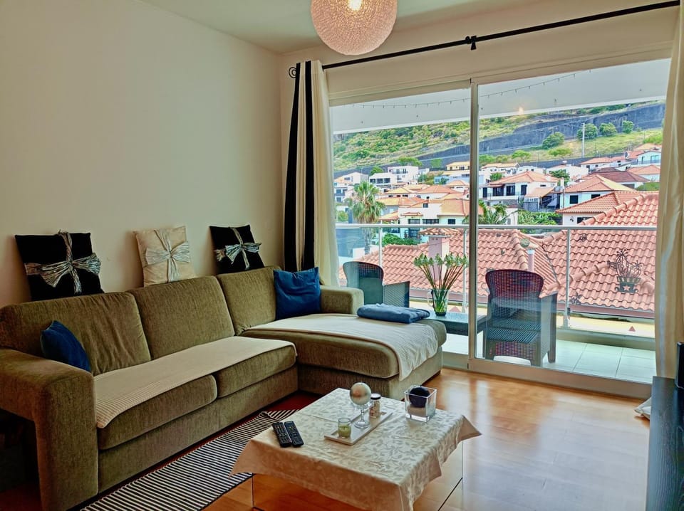 View (from property/room), Balcony/Terrace, Living room