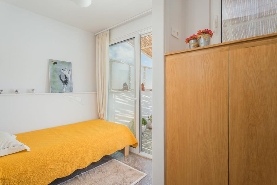 Bedroom, Landmark view, Mountain view