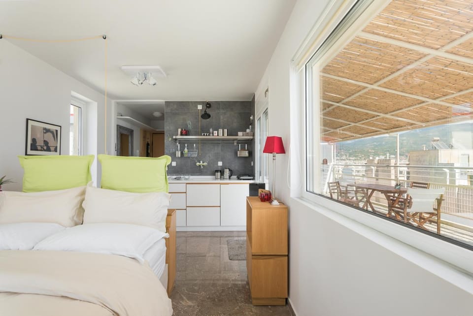 Coffee/tea facilities, View (from property/room), Bedroom