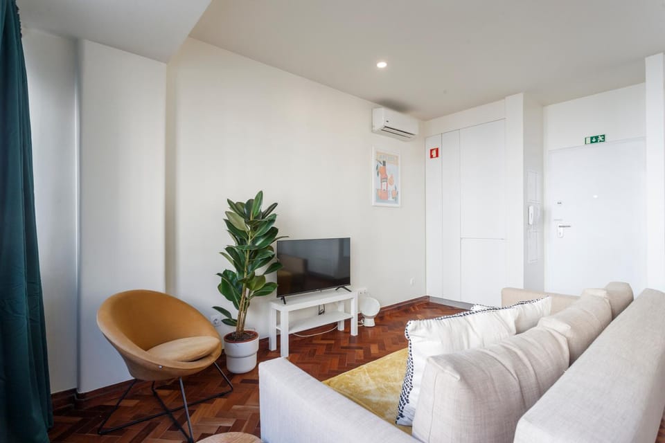 Cheers to Lisbon by Misha's Place 5A Apartment in Lisbon