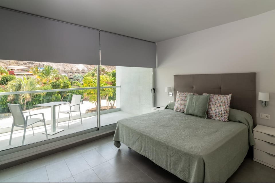 Bedroom, air conditioner