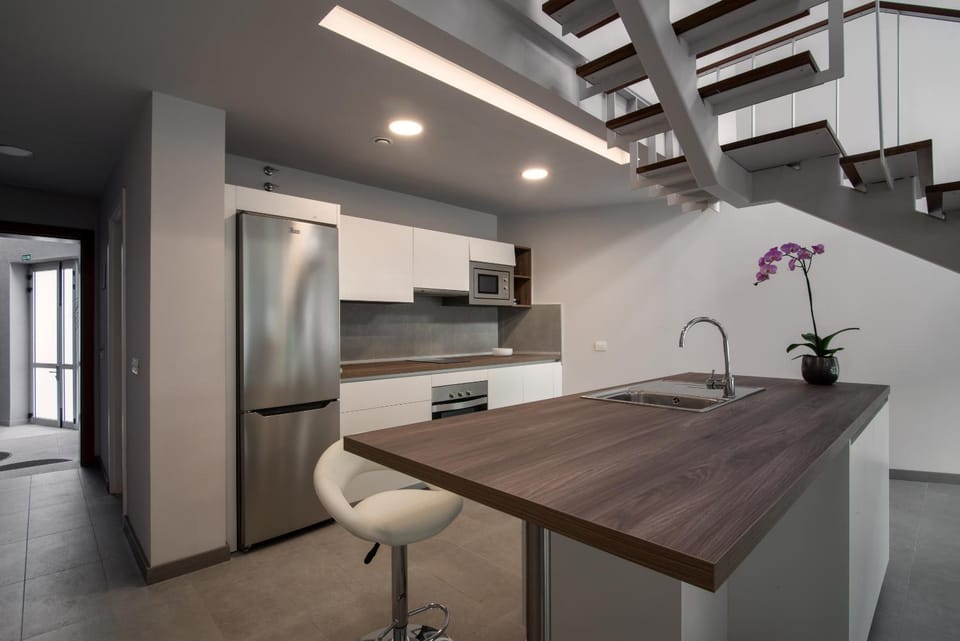 microwave, oven, stove, kitchen