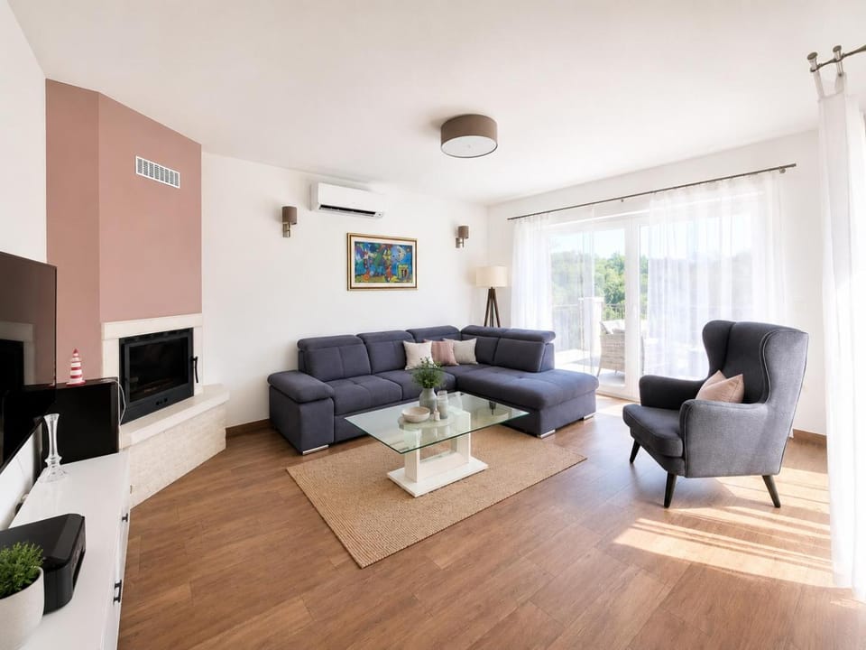 TV and multimedia, Living room, fireplace