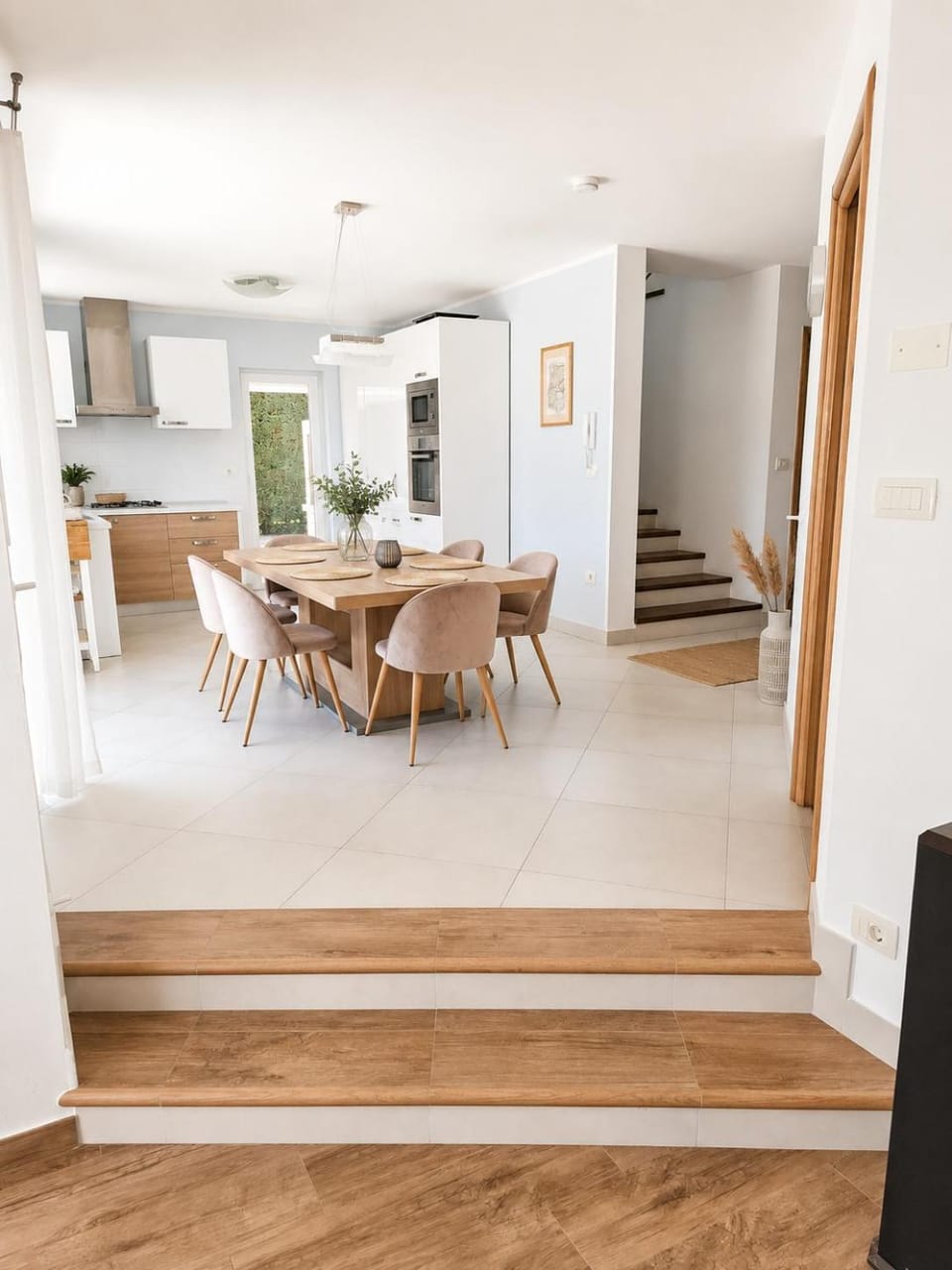 Dining area, kitchen
