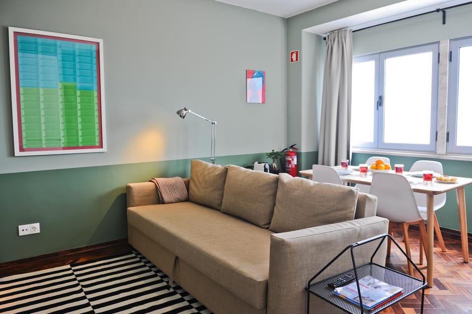 Prosecco Lifestyle in Lisbon by Misha's Place 4B Apartment in Lisbon