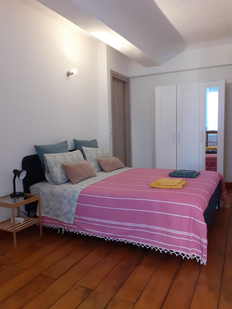 Bed, Living room, Bedroom, wardrobe