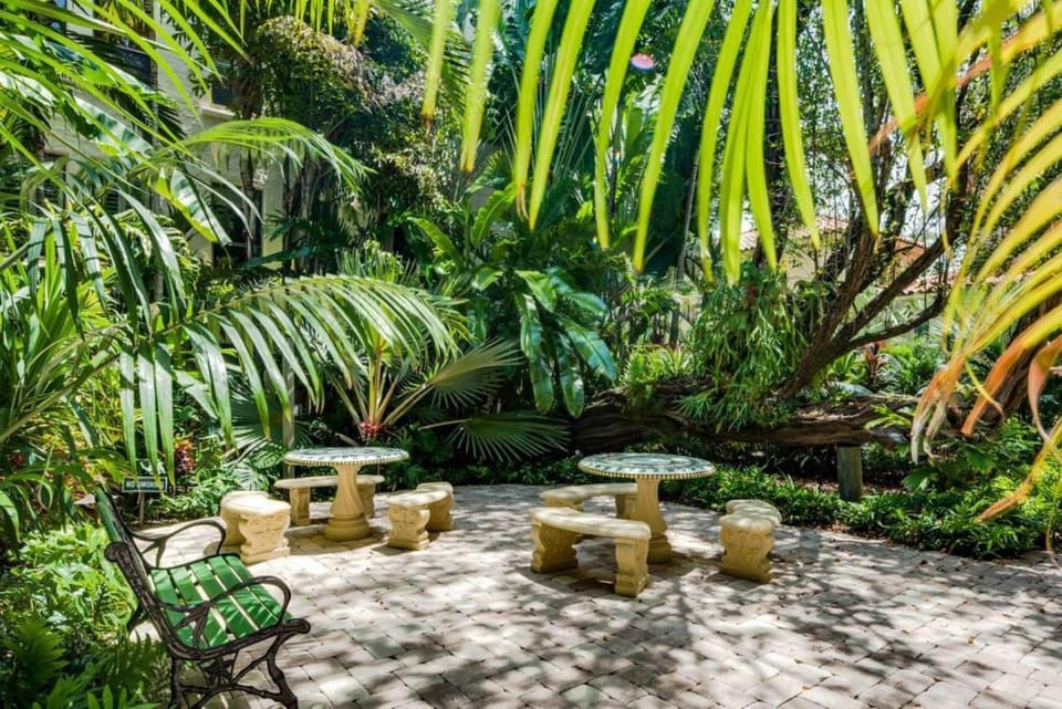 Hemingway Suites at Palm Beach Hotel Island Apartment hotel in Palm Beach