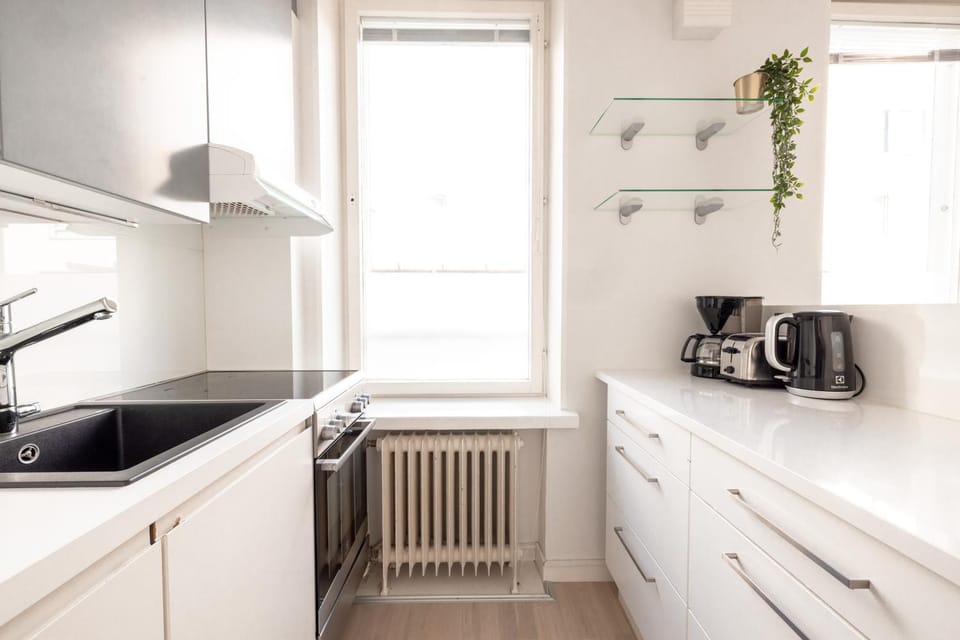 Coffee/tea facilities, Kitchen or kitchenette, stove, toaster