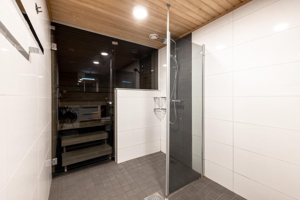 Shower, Sauna