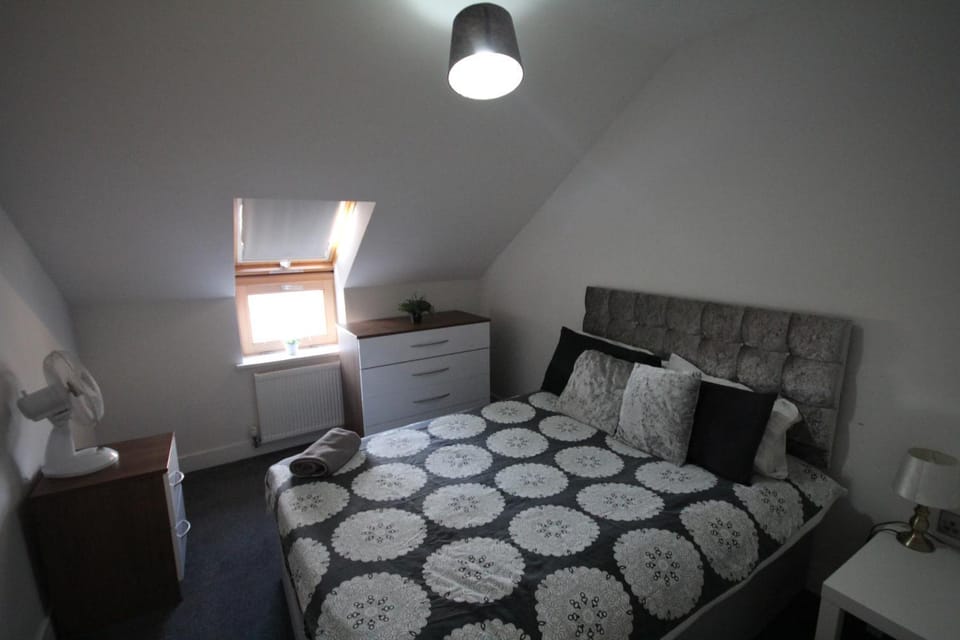 Bed, Photo of the whole room, Bedroom