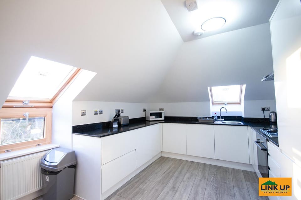 Coffee/tea facilities, Kitchen or kitchenette, oven, stove, toaster