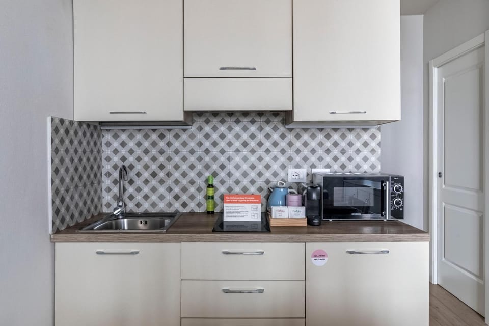minibar, kitchen