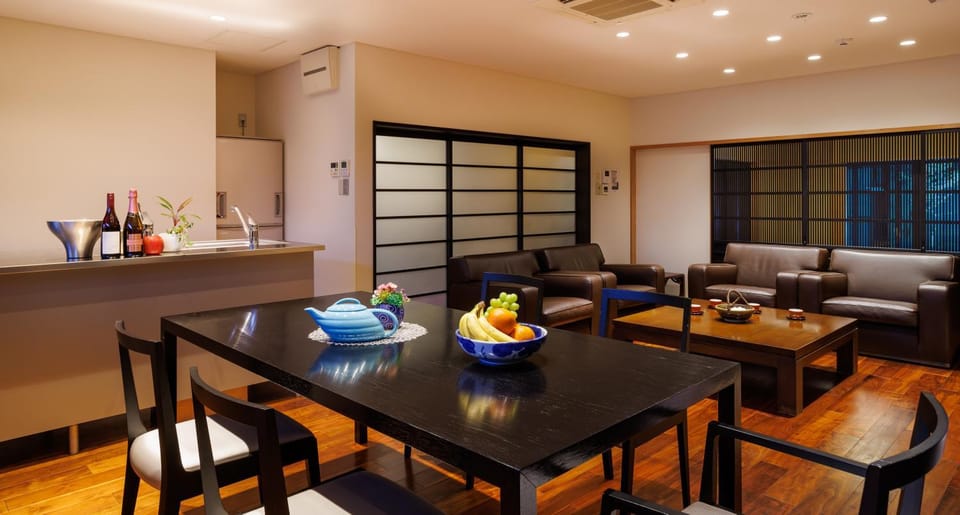 Living room, Seating area, Dining area, kitchen