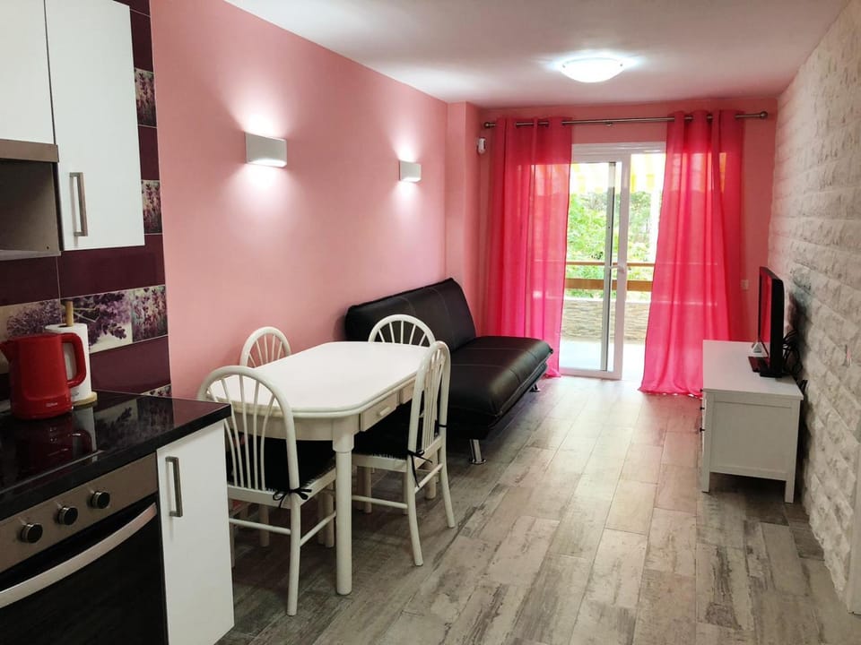 TV and multimedia, Living room, Dining area