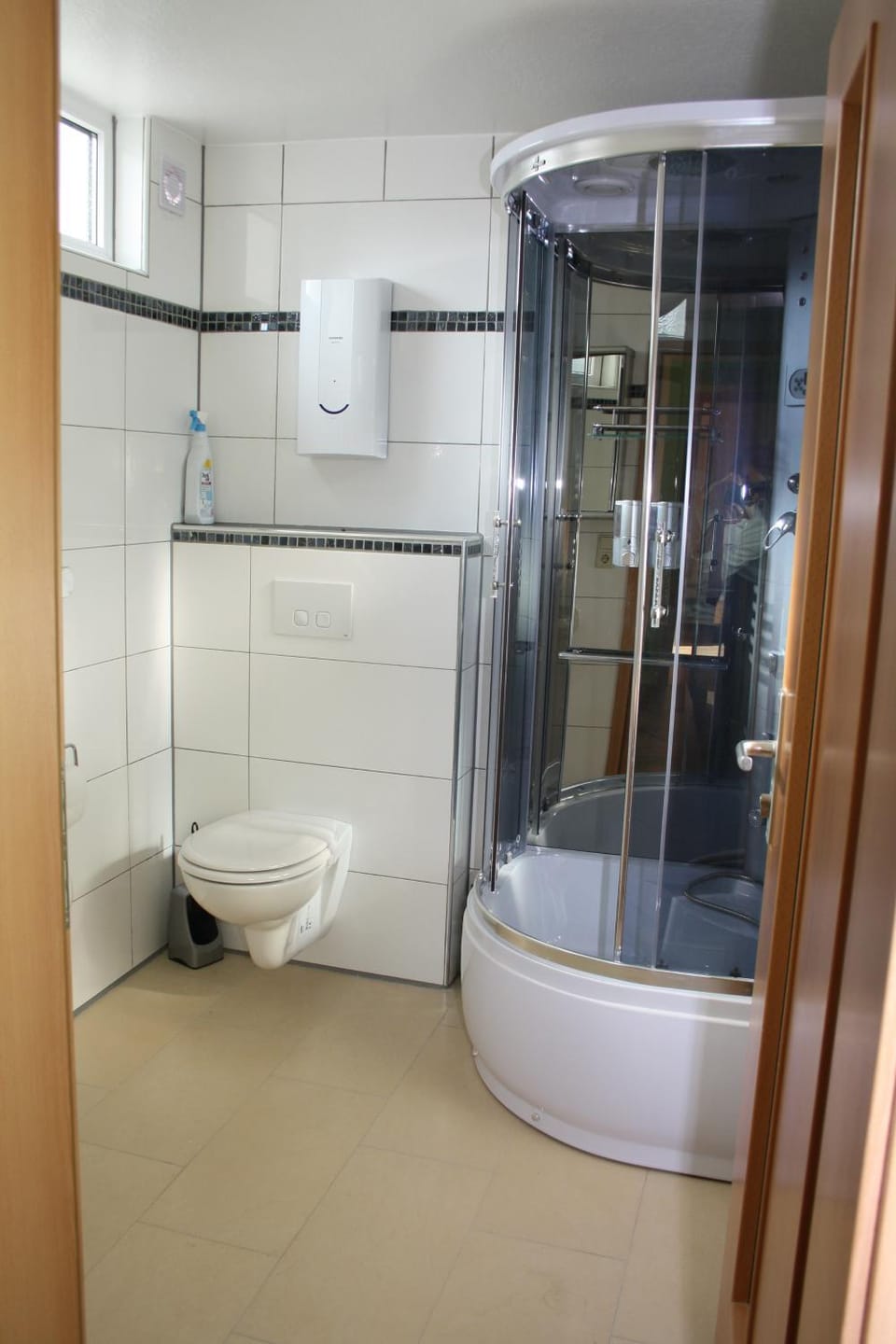 Shower, Toilet, Bathroom, Photo of the whole room, Decorative detail
