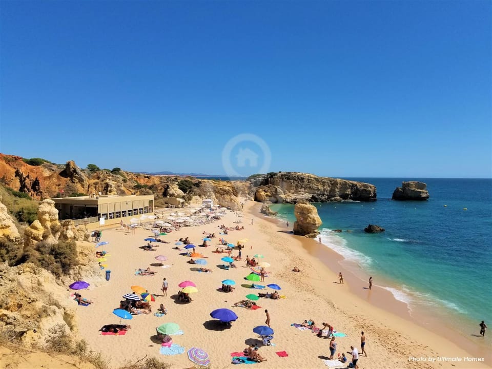 Nearby landmark, Off site, Day, People, Natural landscape, Beach, Beach, On site, Entertainment, Entertainment