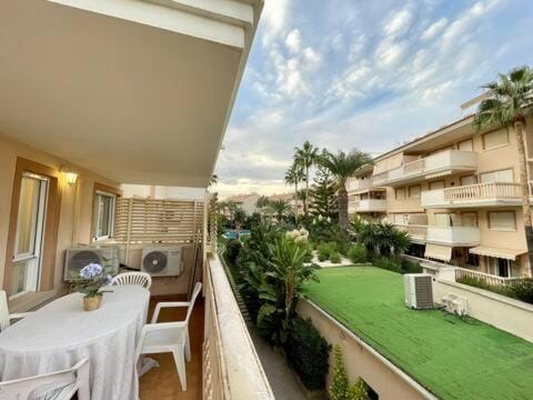 Apartamento con Terraza y Piscina a 600m de la Playa en Jávea Apartment in Xàbia