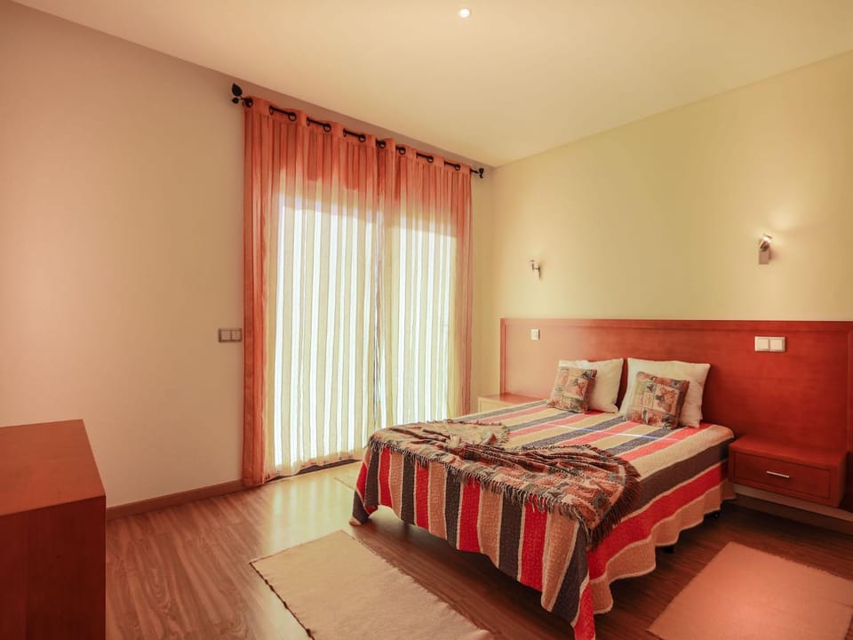 Bedroom, cot