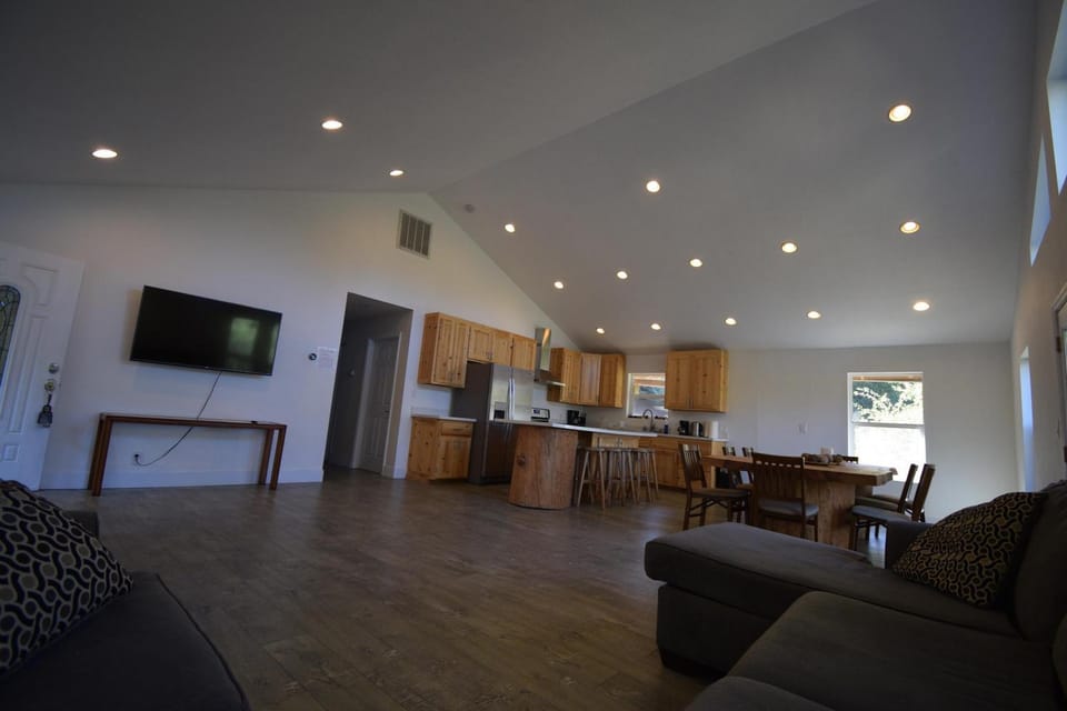 Mountain Place House in Groveland