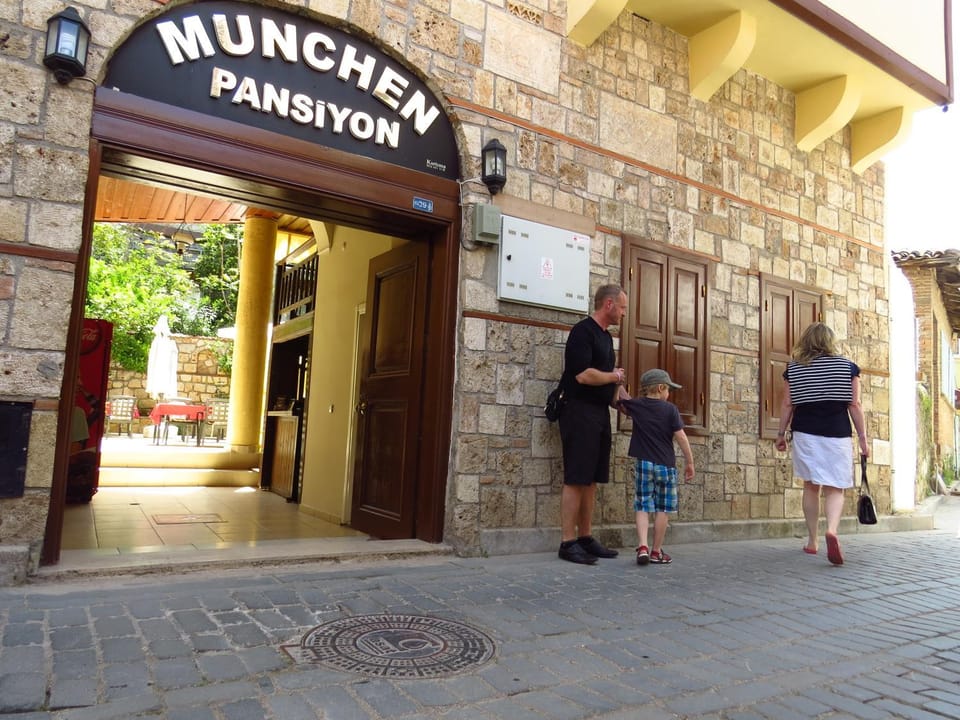 Facade/entrance