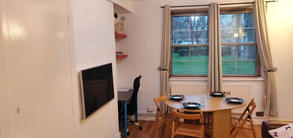 Communal lounge/ TV room, TV and multimedia, Living room, Dining area