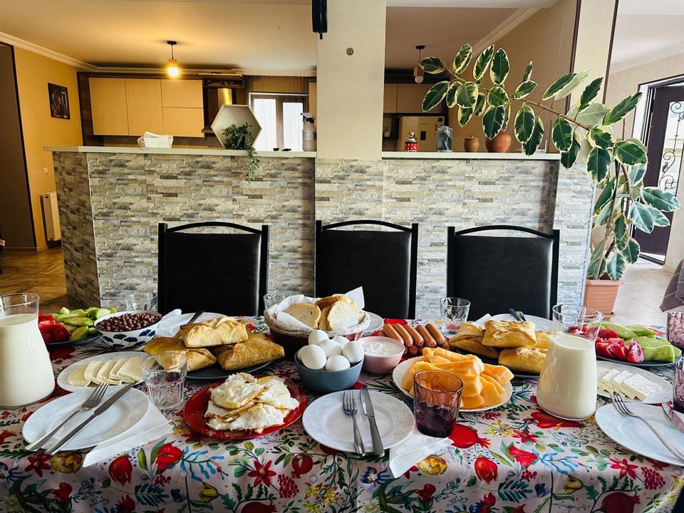 Dining area, Breakfast, Continental breakfast