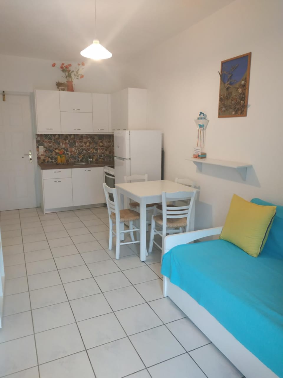 Kitchen or kitchenette, Seating area, Dining area