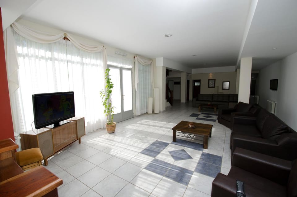 Communal lounge/ TV room, Living room, Seating area