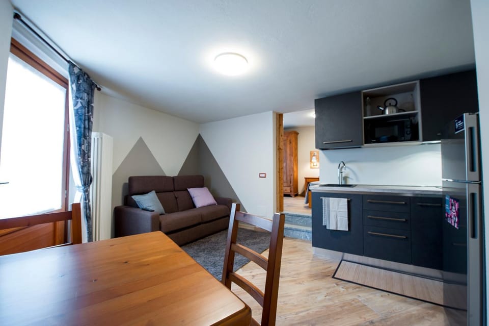 Kitchen or kitchenette, Living room