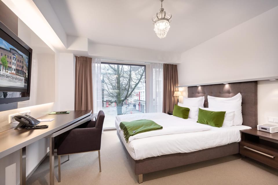Bed, View (from property/room), Photo of the whole room, Inner courtyard view