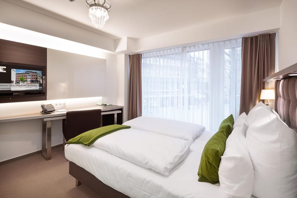 Photo of the whole room, Street view
