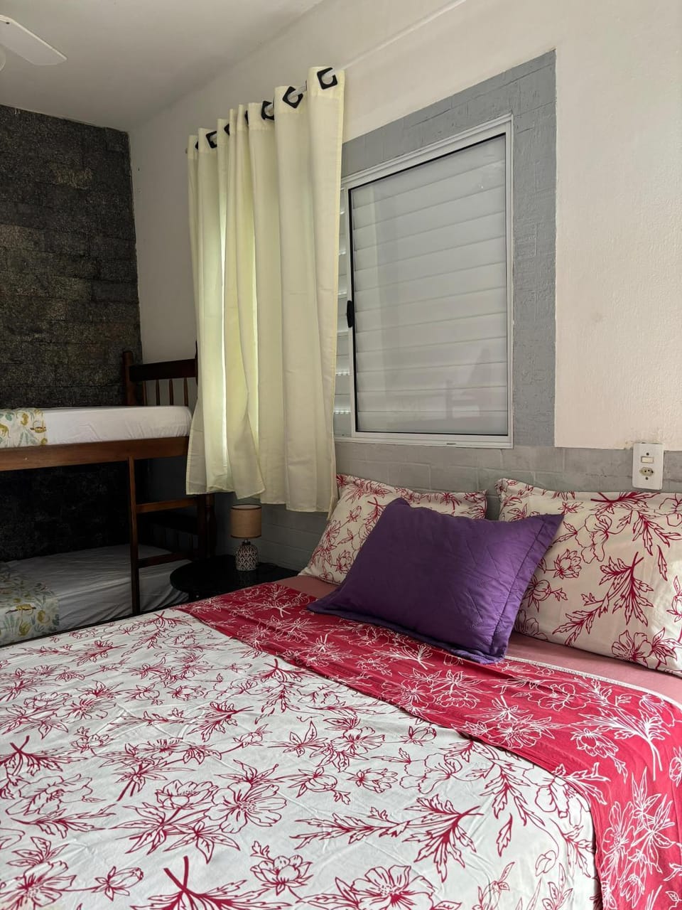Hospedaria Casa do Sol - divisa Caraguá e São Sebá Vacation rental in Caraguatatuba