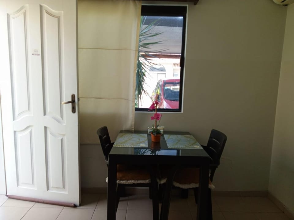 PEQUEÑO y ACOGEDOR DEPARTAMENTO CON GARAJE y recibe PEQUEÑOS PELUDITOS Apartment in Santa Cruz de la Sierra