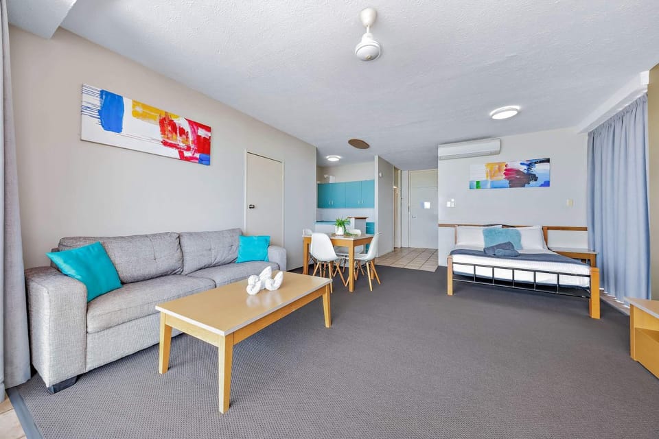 Bed, TV and multimedia, Living room, Seating area