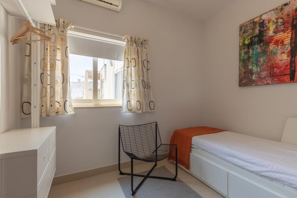 Bed, Photo of the whole room, Decorative detail, Bedroom