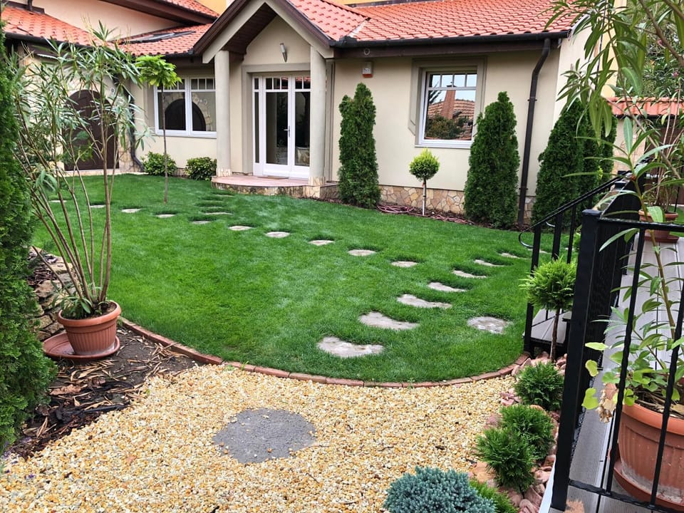 Property building, Facade/entrance, Garden, Garden view