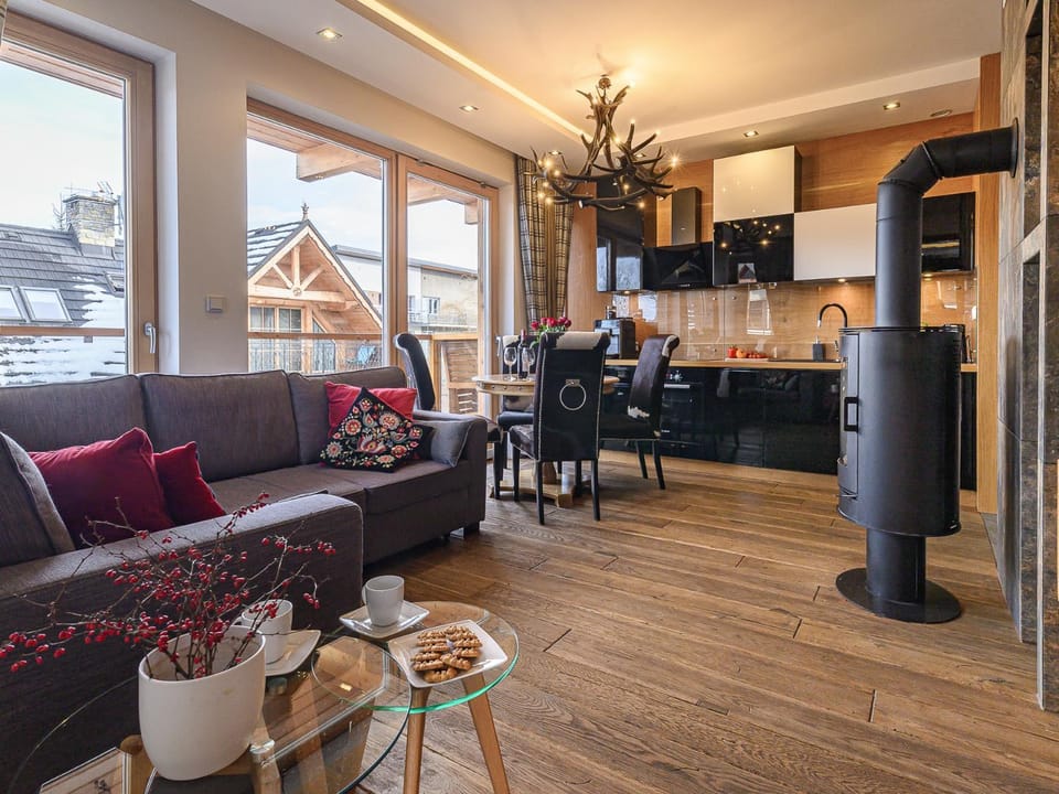 TV and multimedia, Kitchen or kitchenette, Living room, Seating area, Dining area