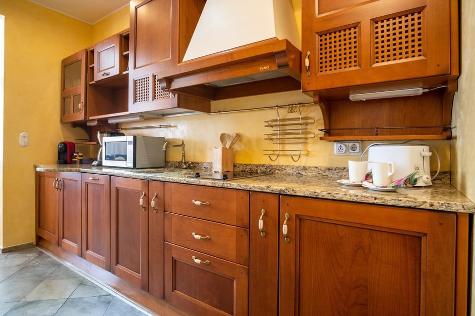 Coffee/tea facilities, Kitchen or kitchenette, minibar, toaster