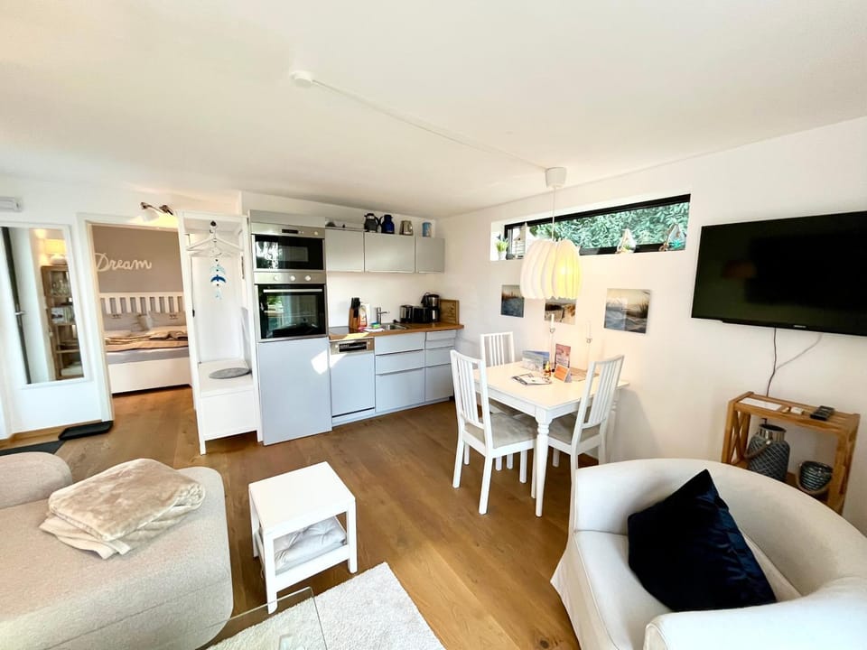 Wellenspiel - einmalige Atmosphäre mit Rosengarten Apartment in Friesland