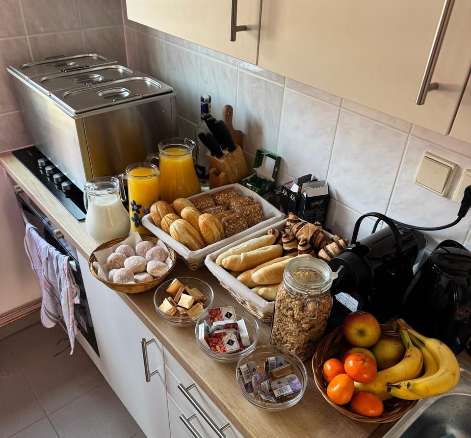 Breakfast, Buffet breakfast