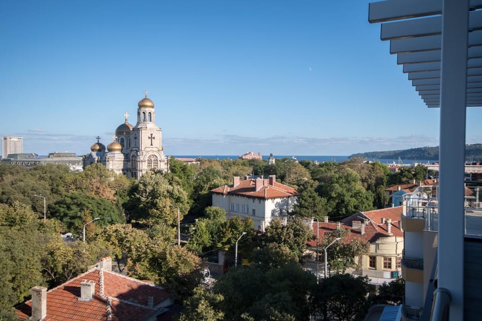 City view, Sea view