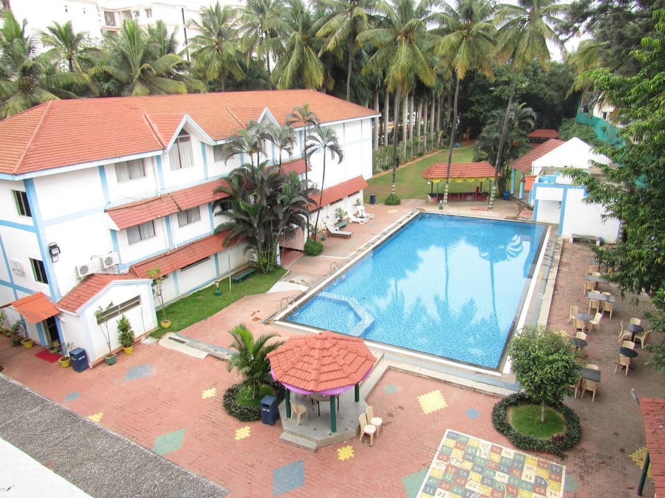Natural landscape, Garden, Swimming pool, Swimming pool