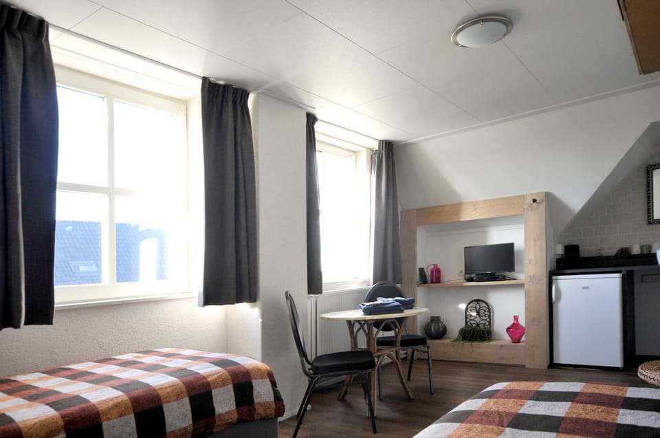 TV and multimedia, Coffee/tea facilities, Kitchen or kitchenette, Bedroom