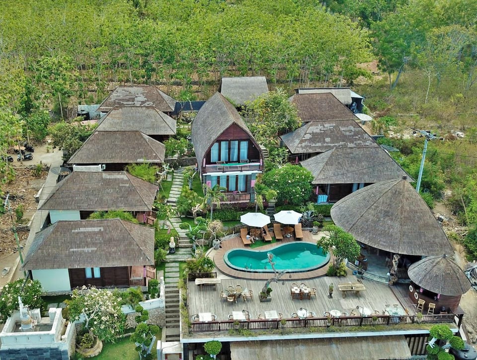 Nearby landmark, Restaurant/places to eat, Neighbourhood, Natural landscape, Bird's eye view, Photo of the whole room, Decorative detail, Beach, Garden view, Landmark view, Mountain view, Pool view, Sea view, Swimming pool, Inner courtyard view