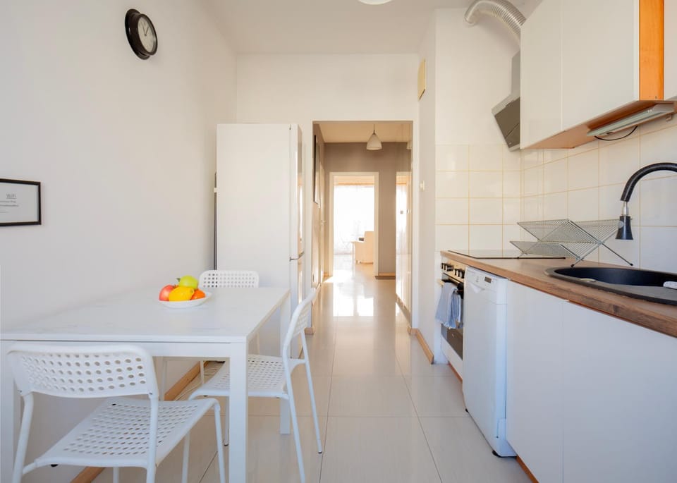 Kitchen or kitchenette, microwave, stove