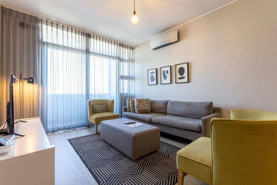 TV and multimedia, Living room, Seating area, air conditioner