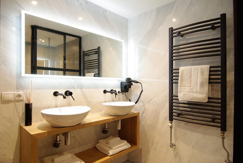 NEW! 2024 - The Canal Bridge Suites Bed and Breakfast in Amsterdam