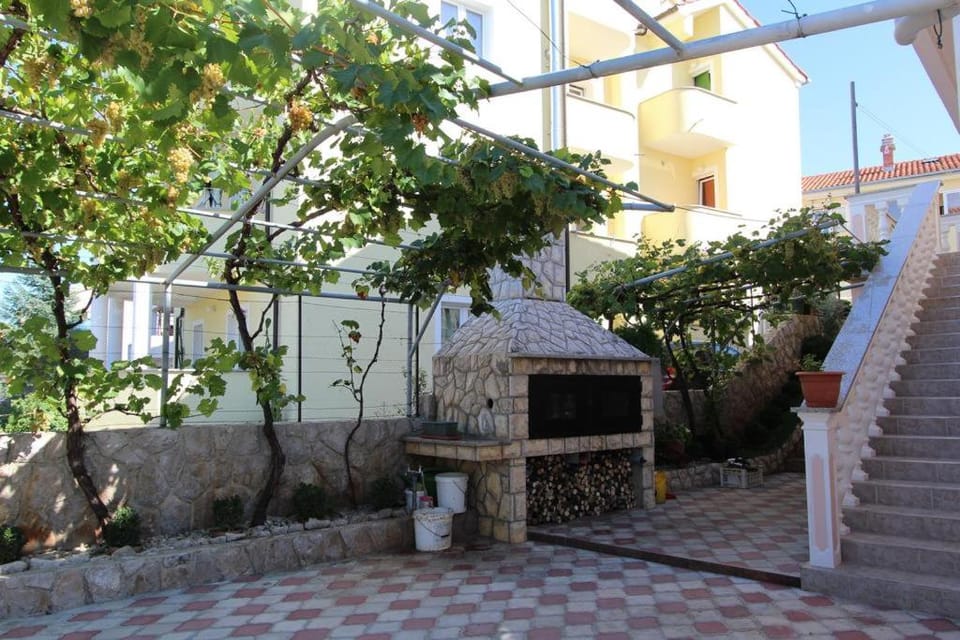Apartments Ravlic Bed and Breakfast in Primorje-Gorski Kotar County